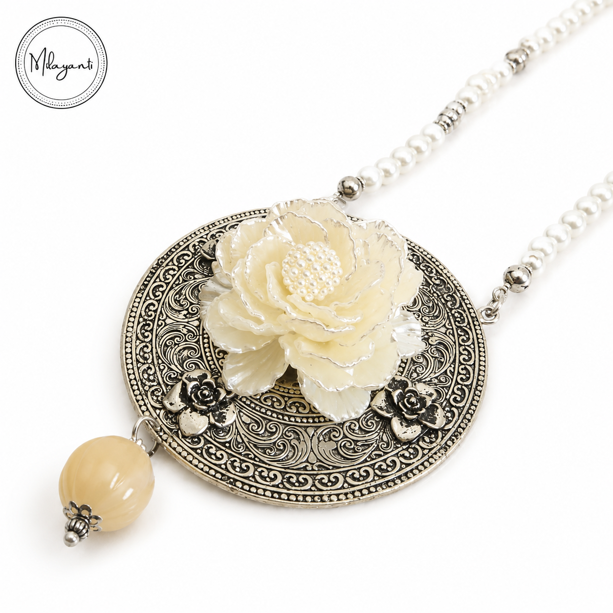 Kalung Ivory Blossom